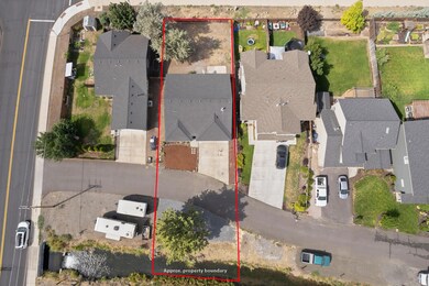 1468 SW 27th St, Redmond, OR 97756 - photo 2