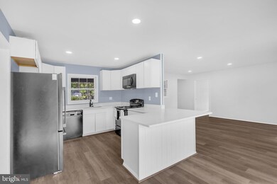 12113 Round Tree Ln, Bowie, MD 20715 - photo 4