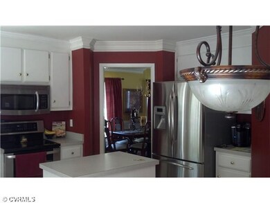 Kitchen - Eat in Kitchen connects to both the Fami