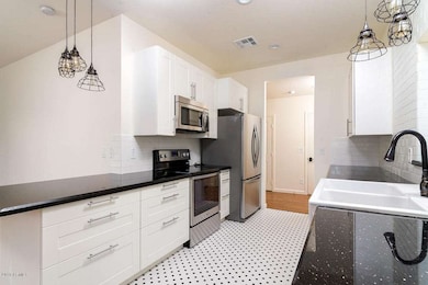 1550 E Cheery Lynn Rd, Phoenix, AZ 85014 - photo 6