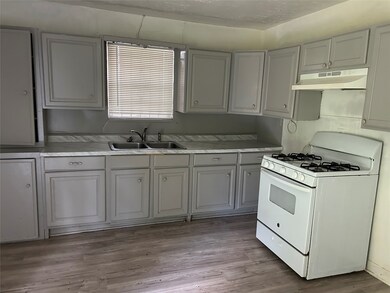 5605 Lavender St, Houston, TX 77026 - photo 5