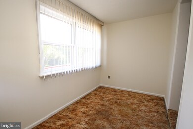 514 W Pothouse Rd, Phoenixville, PA 19460 - photo 2