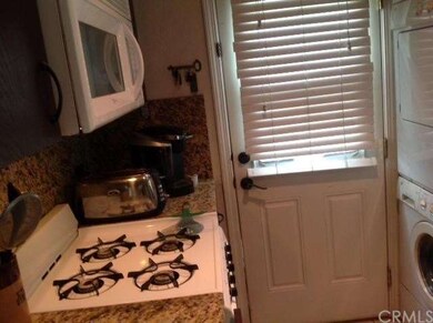 Rear Unit - Udated Kitchen, w/microwave, gas stove