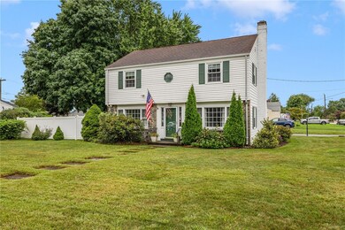 486 Namquid Dr, Warwick, RI 02888 - photo 3