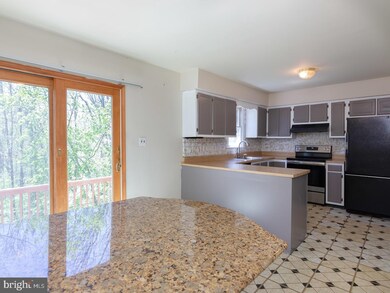 709 Roberts Dr, Pottstown, PA 19464 - photo 7