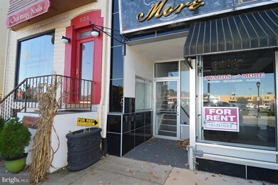 530 Penn Ave unit 2ND FLOOR FRONT, West Reading, PA 19611 - photo 2