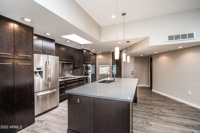 10548 W Palmeras Dr unit 39, Sun City, AZ 85373 - photo 4