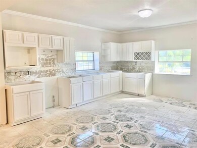 612 W Brady St, Decatur, TX 76234 - photo 4