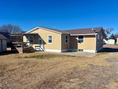 311 E Whittier St, Saint Francis, KS 67756 - photo 2