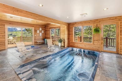 Indoor resistance pool and spa