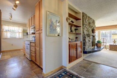 Kitchen/Entry