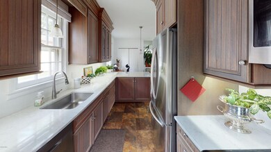 106 W Plum Alley, Milford, PA 18337 - photo 5