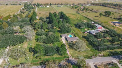 This is a perfect location! Neighbors aren't too c