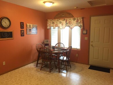 1402 Aspen Dr, Waterloo, IA 50701 - photo 4