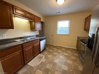 326 Northfield Dr, King, NC 27021 - photo 3