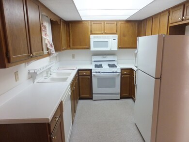 1938 Rockdale Dr unit 53, Columbus, OH 43229 - photo 7