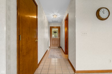 3847 Bonaventure Dr, Columbus, IN 47203 - photo 4