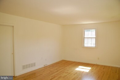 3404 Lambros Rd, Parkville, MD 21234 - photo 2