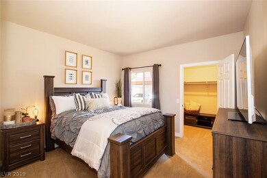 Light & bright Master Bedroom with Bathroom & walk