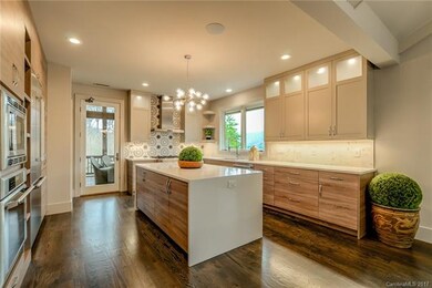 Spacious contemporary kitchen
