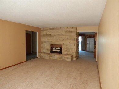 210 W 11th St, Hugoton, KS 67951 - photo 4
