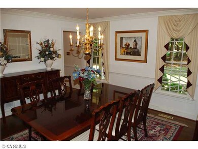 Dining Room - Large Dining Room with plenty of roo