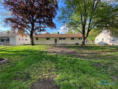 2411 Charlotte St, Toledo, OH 43613 - photo 4