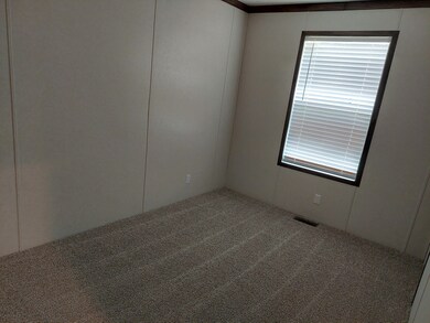 304 Butternut Ct unit 304, Belleville, MI 48111 - photo 5