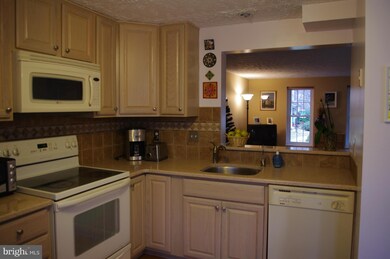 1525 Autumn Ridge Cir, Reston, VA 20194 - photo 7