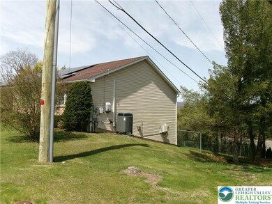 7237 Kingstead Dr, Slatington, PA 18080 - photo 5