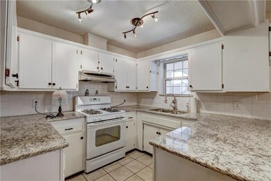 2220 NE 10th St, Moore, OK 73160 - photo 7