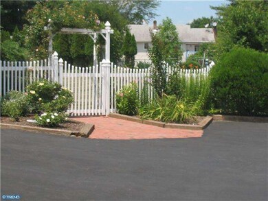 141 Watergate Dr, Feasterville Trevose, PA 19053 - photo 5