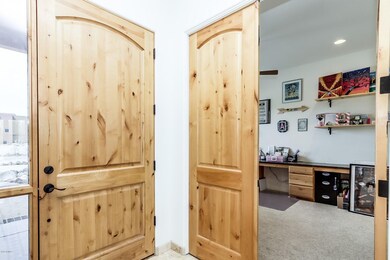 Foyer/Den