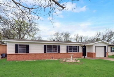 724 Greenway Dr, Hurst, TX 76053 - photo 2