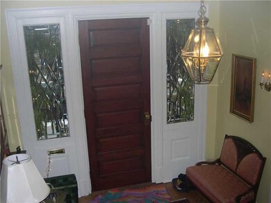 Entry/Foyer.
