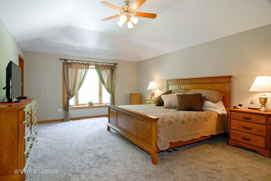 305 Prairieview Dr unit 6, Oswego, IL 60543 - photo 2