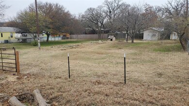 3717 Falconcrest Dr, Joshua, TX 76058 - photo 3