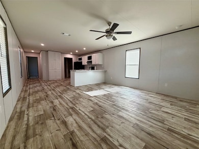 138 Dutch Lake Ct, Oyster Creek, TX 77541 - photo 3