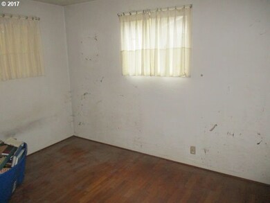 1386 Roundup Dr, Eugene, OR 97401 - photo 4