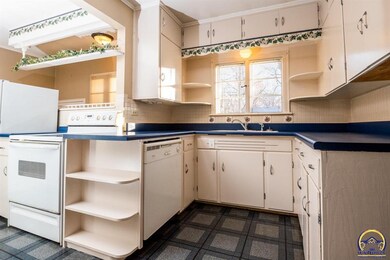 2010 SW Collins Ave, Topeka, KS 66604 - photo 7