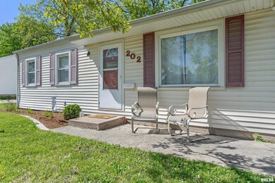 202 Welch Dr, Lincoln, IL 62656 - photo 3