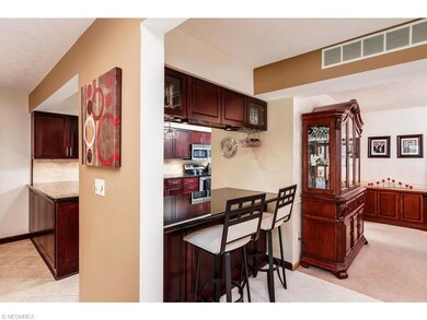 Nice Wine rack and Breakfast Bar !