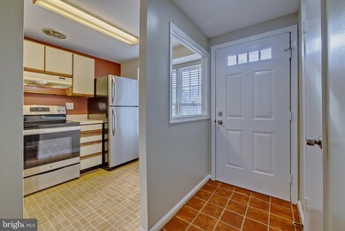 9521 Dunbrook Ct, Montgomery Village, MD 20886 - photo 3