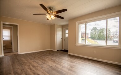 7 Walker Ln, West Middlesex, PA 16159 - photo 5