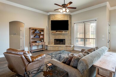 241 Etta Ln, Springtown, TX 76082 - photo 6