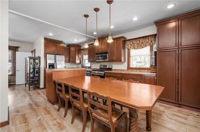 eat in kitchen dining area