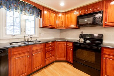 18 Robin Vale Dr, North Scituate, RI 02857 - photo 5