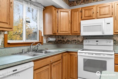 1640 State St, Anchorage, AK 99504 - photo 4