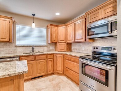 10025 Southern Creek Dr, Oklahoma City, OK 73165 - photo 6