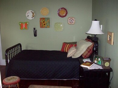 1323 Maple St, Niles, MI 49120 - photo 2